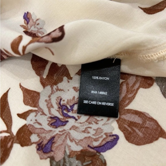 Torrid Blouse Pullover Challis Floral Tan Roll Tab Sleeve Sz 1 - Picture 8 of 9